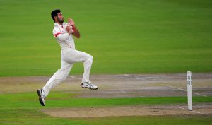 Surrey deny Lancashire a point in race for second