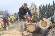 Jesenicko pomáhají připravit na zimu i dobrovolníci