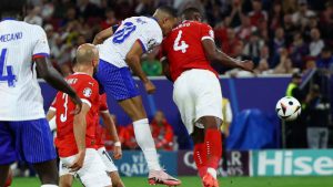 Kylian Mbappe thyen hundën gjatë ndeshjes kundër Austrisë