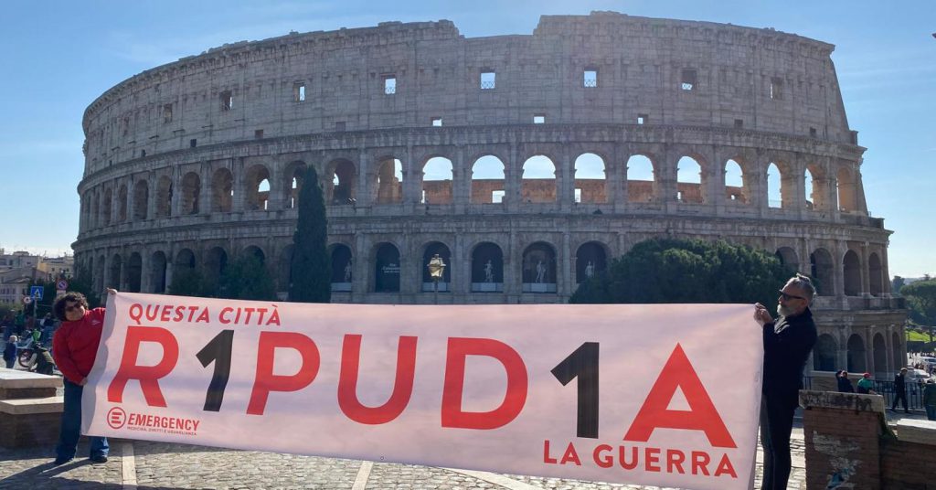 Emergency, via alla campagna Ripudia: striscioni e flash mob nelle piazza italiane