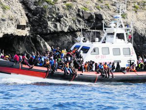 Migranti, sbarco a Siracusa: rimpatrio per cinque egiziani