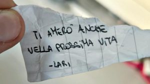 Piazza Armerina, la quindicenne suicida: il mistero del biglietto d’addio al fidanzato. La sorella: “Non è la sua scrittura”