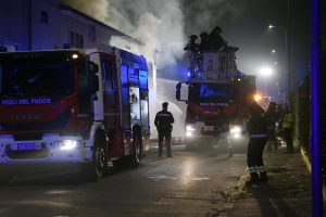 Incendio a Somma Lombardo: casa distrutta, un intossicato e un ferito