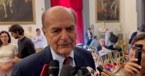 Bersani: “Berlusconi? Lui attaccava i giudici per i suoi interessi, ora è peggio: hanno in mente l’Ungheria di Orban”