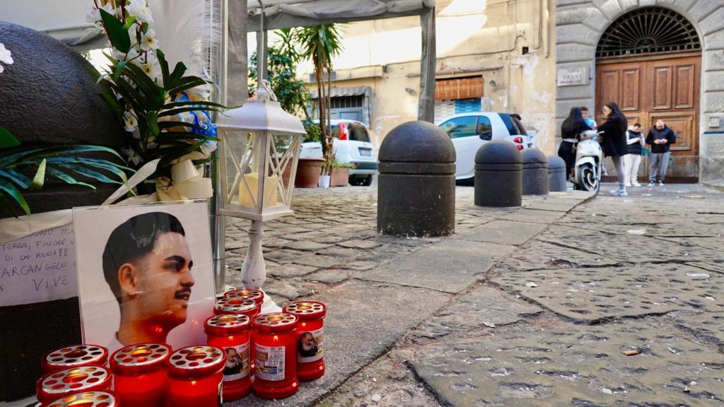 L’omicidio di Arcangelo Correra a Napoli, la pistola era modificata per sparare 26 proiettili