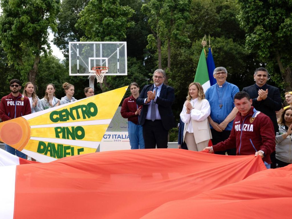 Il preside di Caivano: &#8220;Con questo governo l&#8217;aria è cambiata. La sinistra cosa ha fatto?&#8221;