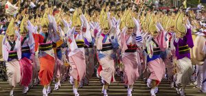 京都駅ビル大階段を馬が駆ける／11月7日までイルミネーションイベント