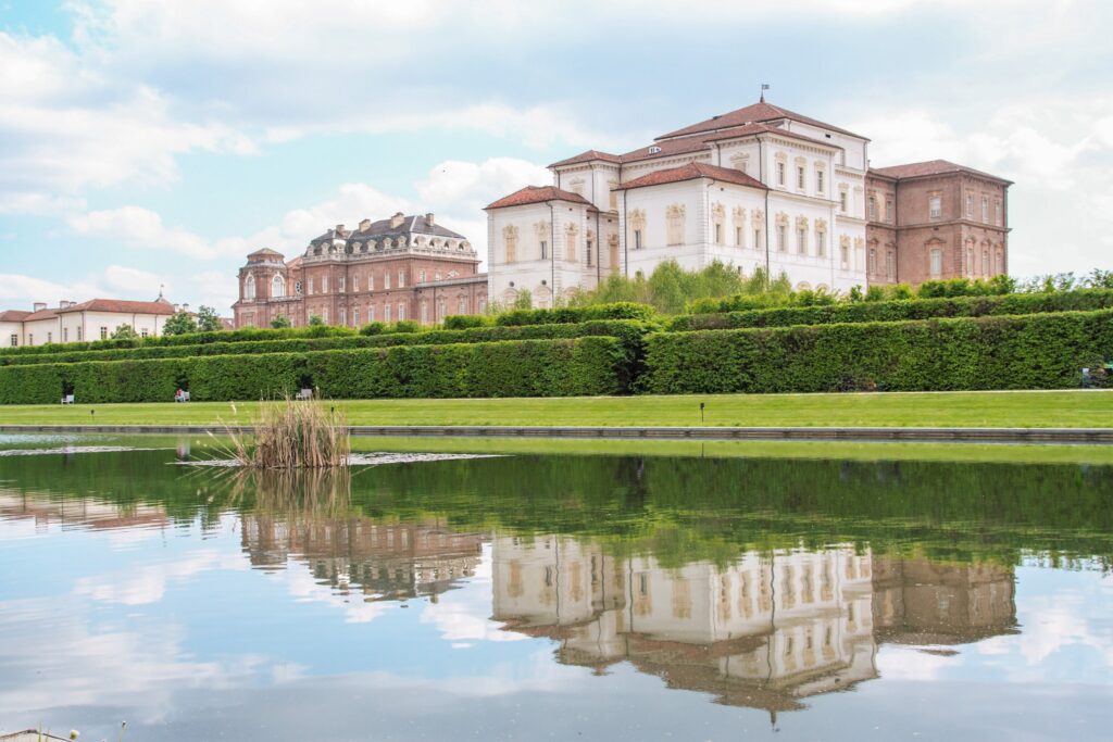 Il Ruolo della Casa di Savoia nell'Italia Contemporanea Cultura, Beneficenza e Diplomazia Senza Corona