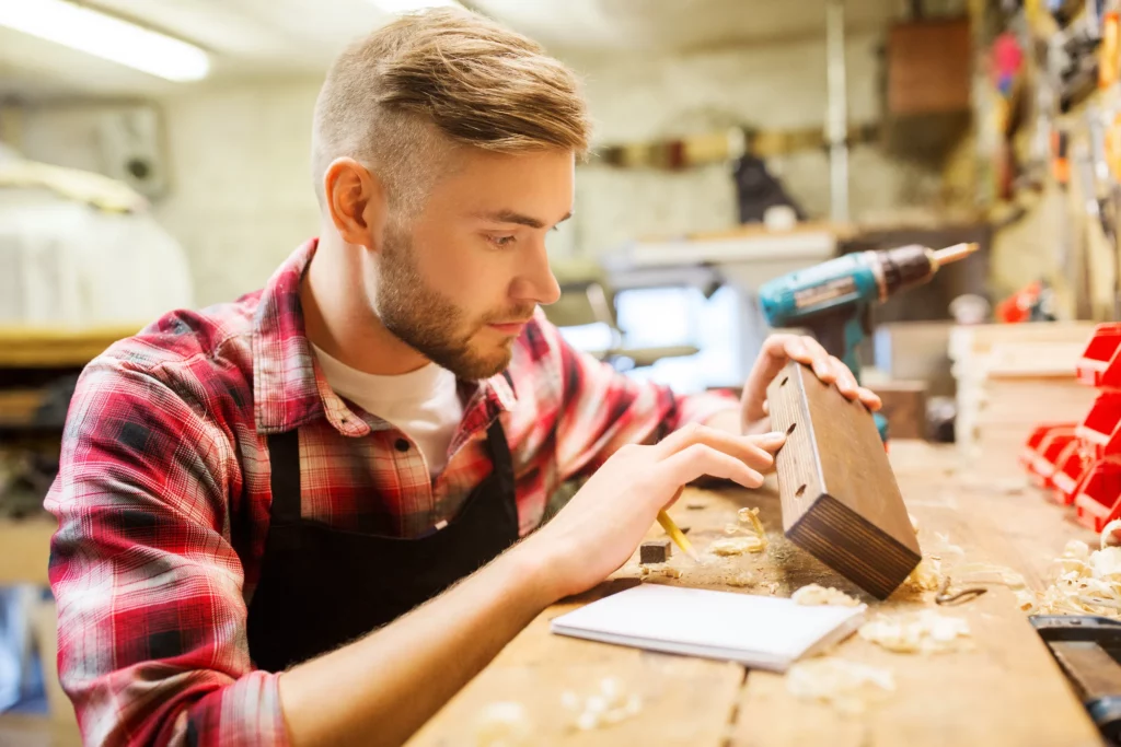 Strategie di Sviluppo per Attività Industriali e Artigianali in Piccole Cittadine