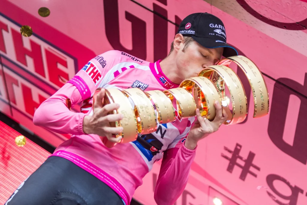 Il Trofeo del Giro d'Italia 2024 brilla a Venaria Reale